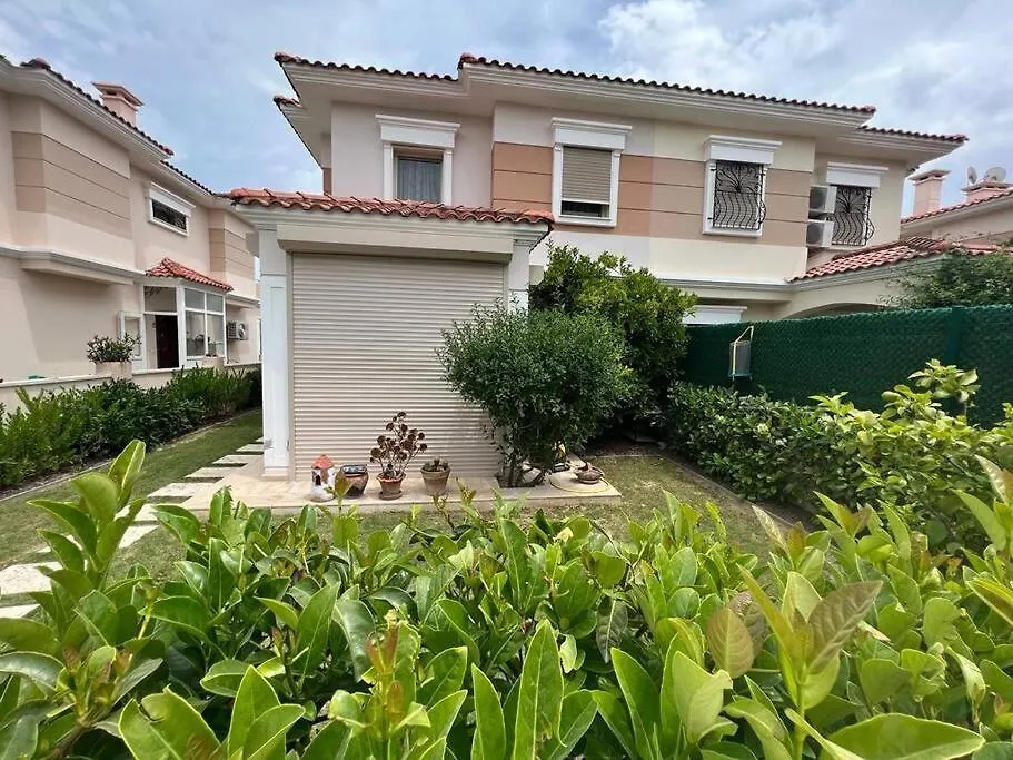 بيت للعطل Alacati Carsida, Oezel Havuzlu 4 Odali Villa Çeşme