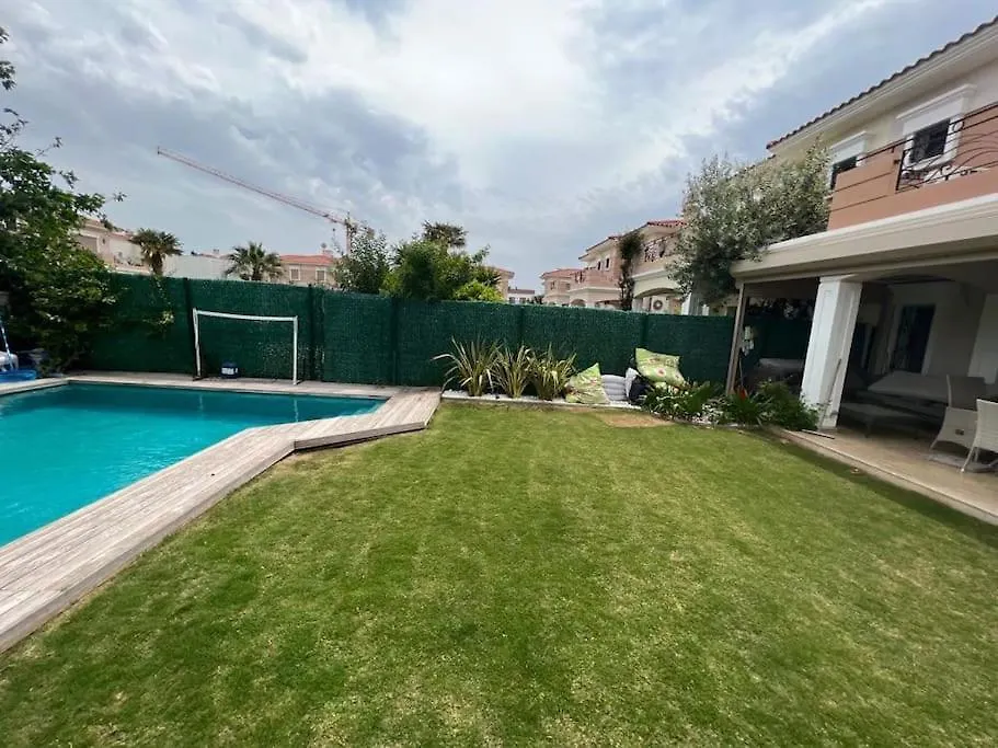 Alacati Carsida, Oezel Havuzlu 4 Odali Villa location